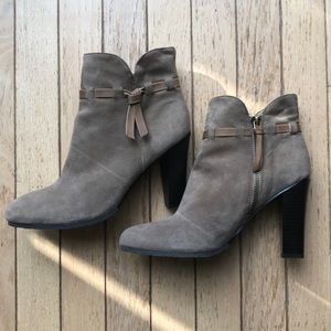 Booties!!! Loft- brown Suede